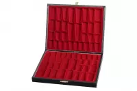 Eleganckie figury szachowe w czarnej drewnianej kasetce Eleganckie figury szachowe w czarnej drewnianej kasetce